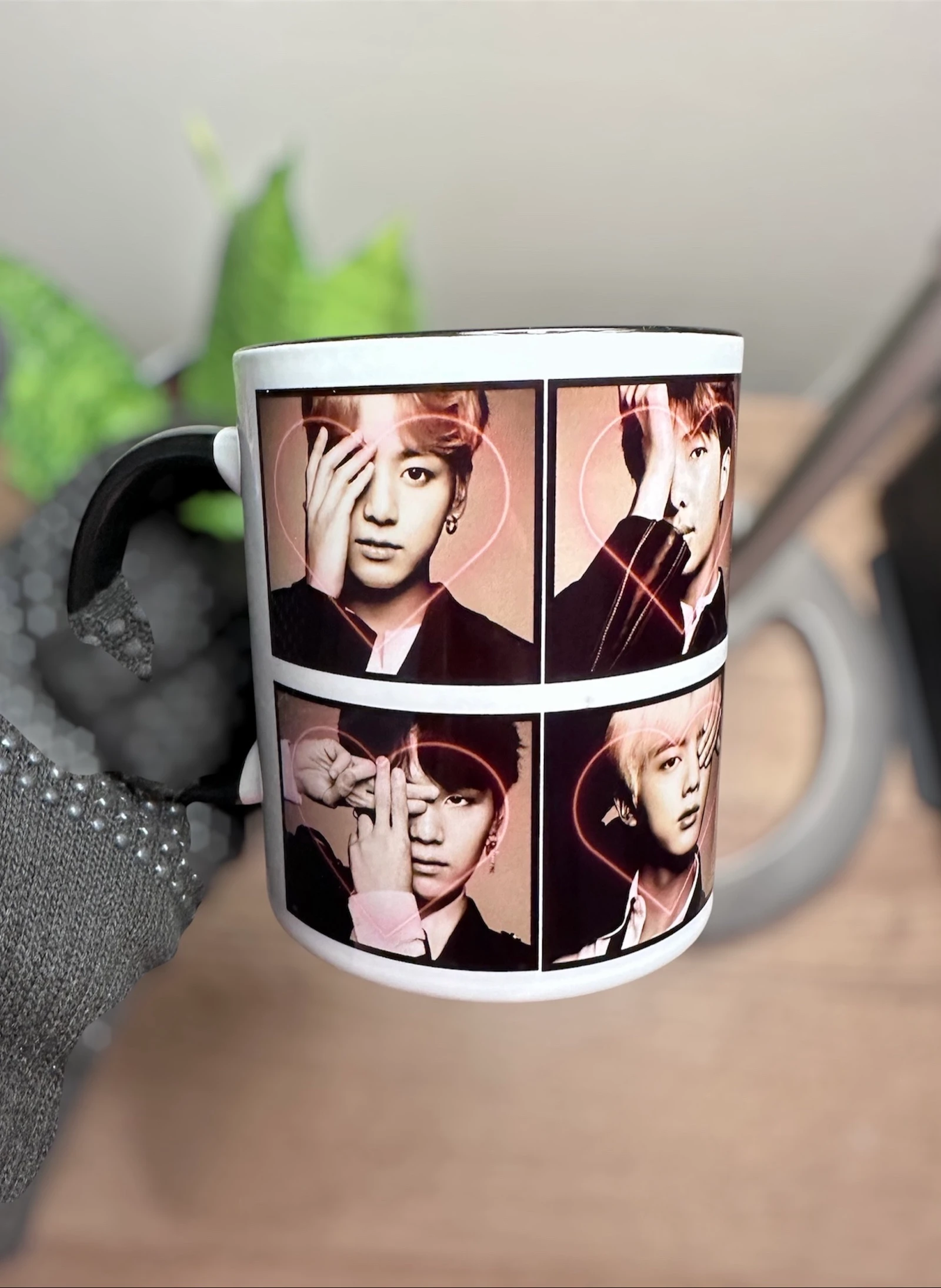 Caneca BTS preto